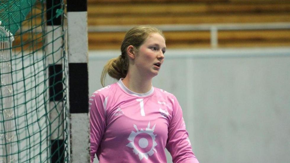 Christina Lövgren Hallberg gjorde en kanonmatch mellan stolparna i Hallby i en match där jönköpingslaget vann stort i cupen.