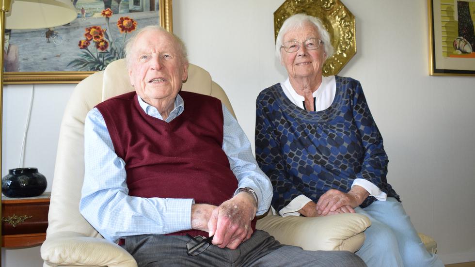Harald och Barbro Johansson, 94 år respektive 90 år, tycker att Region Jönköpings län borde göra något åt akuten på Länssjukhuset Ryhov. Harald fick vänta i åtta timmar när han sökte hjälp där senast.