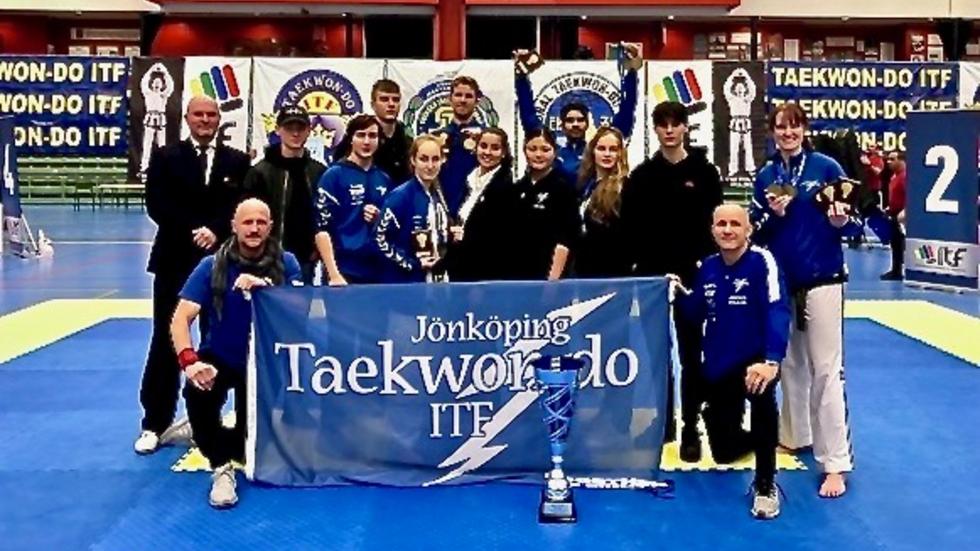 Jönköping Taekwon-Do avslutade Svenska Taekwon-Do Ligan på bästa sätt och tog hem titeln som bästa klubb. Foto: Privat