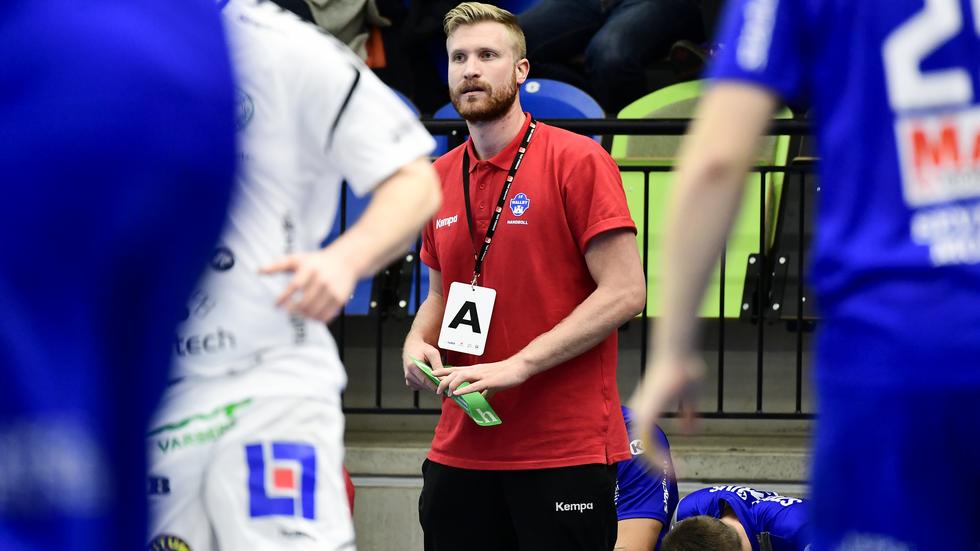 Hallbytränaren Jesper Östlund står redo inför en ny och spännande säsong i handbollsligan.