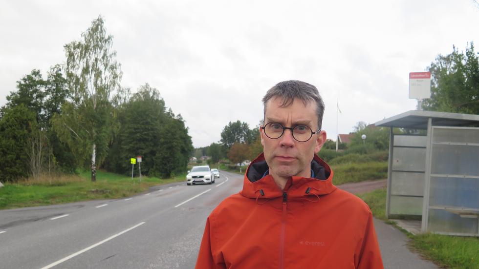 Mikael Robertsson har kämpat för en cykelväg i tio år och önskemålet bland Ölmstadbor har funnits längre än så. 