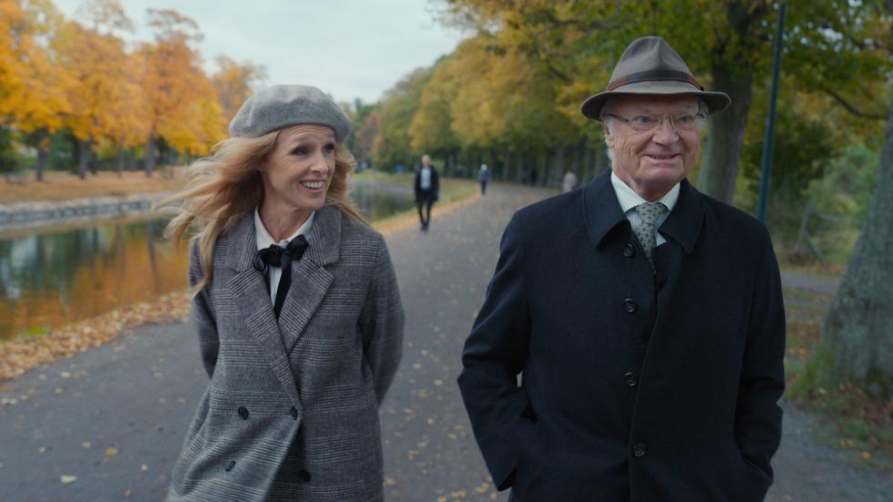 Karin af Klintberg och Kung Carl XVI Gustaf  i dokumentären ”Kungen”.
Pressbild