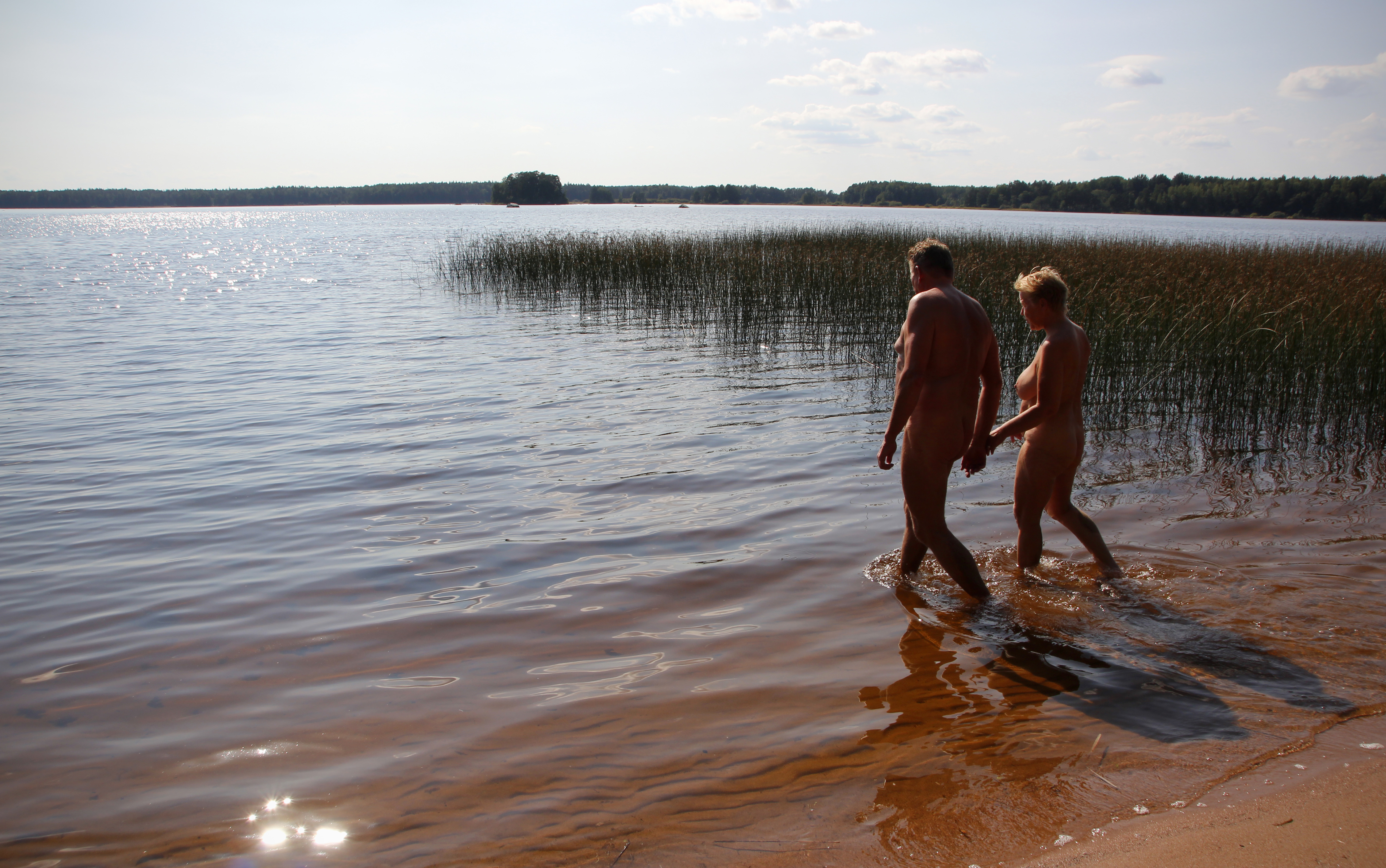 Naturist javisst – möt nakenbadarna: ”Visst kan man höra hur det prasslar i  buskarna” – Sala Allehanda