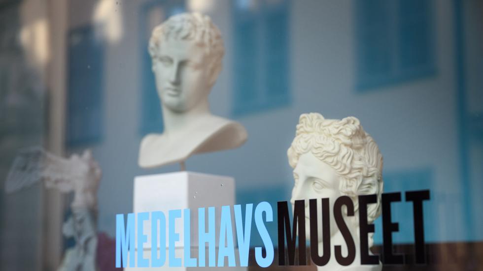 En av Medelhavsmuseets skulpturer skadades av en klumpig besökare. Arkivbild.
