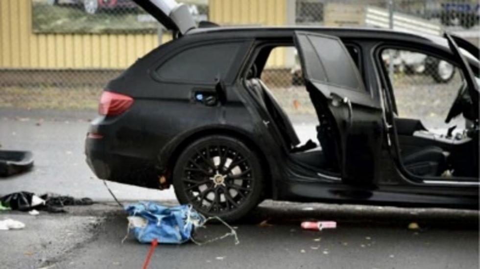 I bilen hittade polisen sprängladdning som vägde 9,9 kilo och kunde ha skapat stor förödelse. Foto: Polisen
