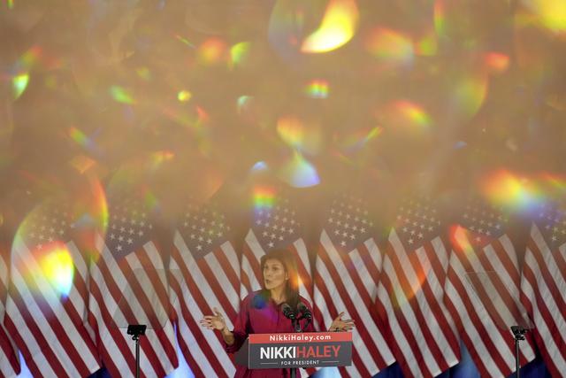 Presidentaspiranten och tidigare FN-ambassadören Nikki Haley på sin valvaka i Des Moines i Iowa, efter delstatens republikanska nomineringsmöten.