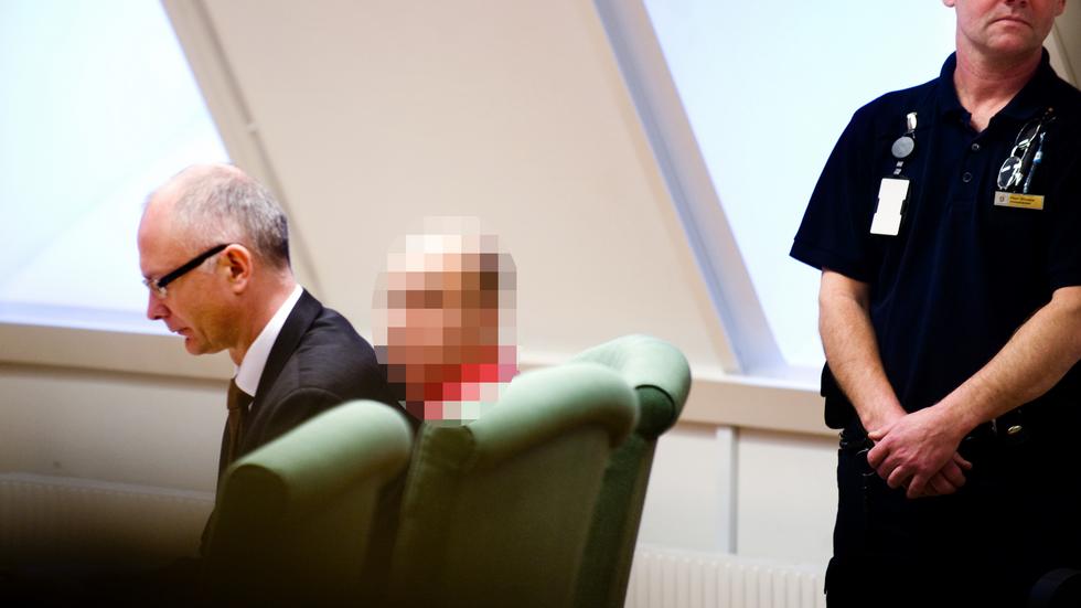 Ex-maken, som senare dömdes till 18 års fängelse, inför rättegången i Jönköpings tingsrätt i februari 2011.
