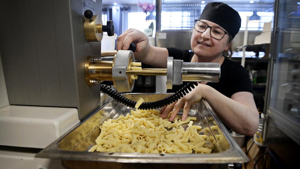 Margit Bogdanovic ser fram emot att servera kunderna egengjord pasta. 