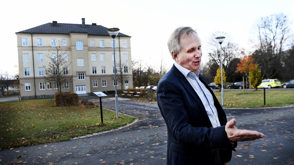 Mats Bojestig, hälso- och sjukvårdsdirektör, berättar att Jönköpings län nu tagit emot en covidpatient för vård på iva i länet. 