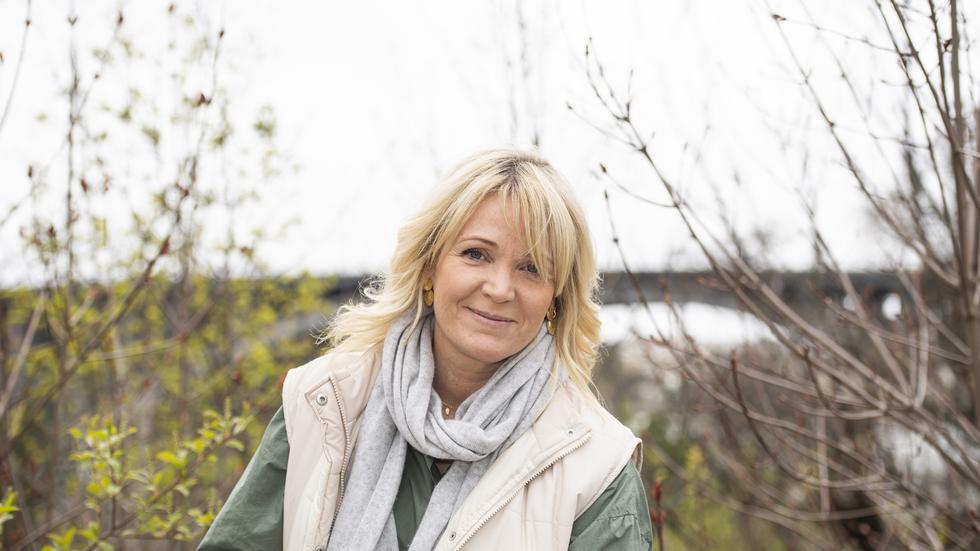 TV-programledaren och journalisten Kattis Ahlström debuterar som romanförfattare-