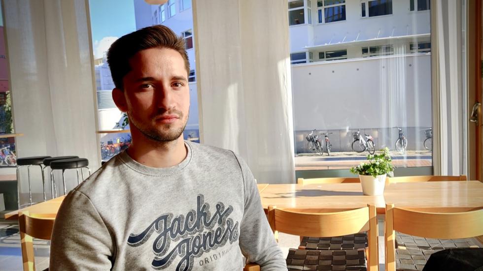 Andraž Flis, utbytestudent från Slovenien säger att han har drabbats av psykiska besvär efter händelsen och han har svårt att sova. Han hoppas att hans berättelse kan få vakterna att tänka över sitt agerande.  