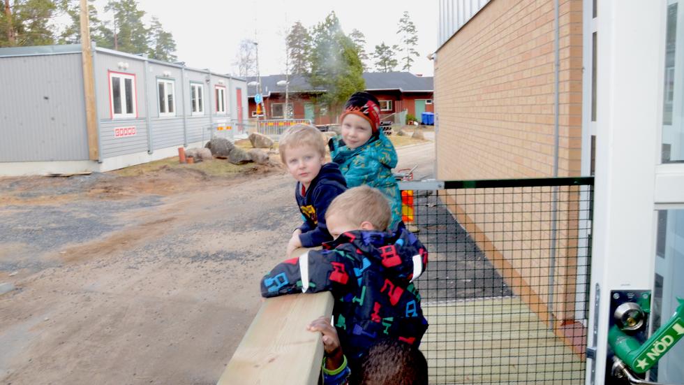 Då, i mars 2014, när det var brist på förskoleplatser byggdes en del av Fenix om och en barack hyrdes in. Nu planeras en förskolepaviljong på samma plats.