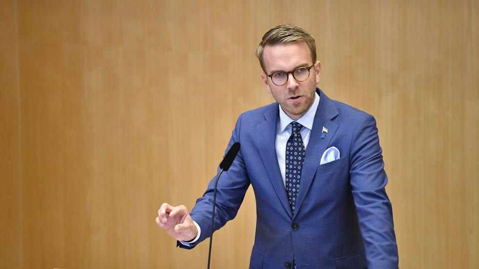 Mullsjö-politikern Andreas Carlson (KD) framhåller att det är viktigt att de etablerade partierna markerar mot islamism. Bild: Stefan Jerrevång/TT
