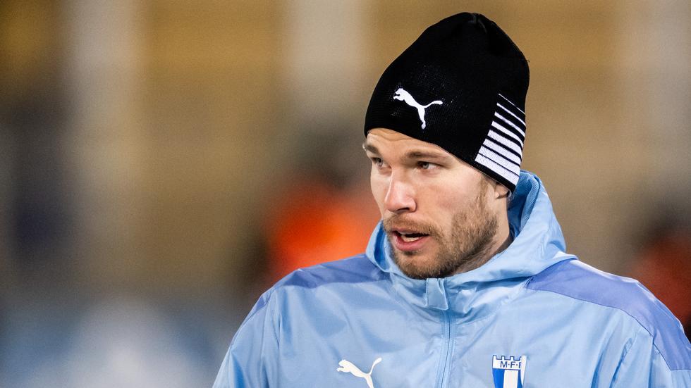 Oscar Lewicki skadade knäet på Malmö FF:s lördagsträning.