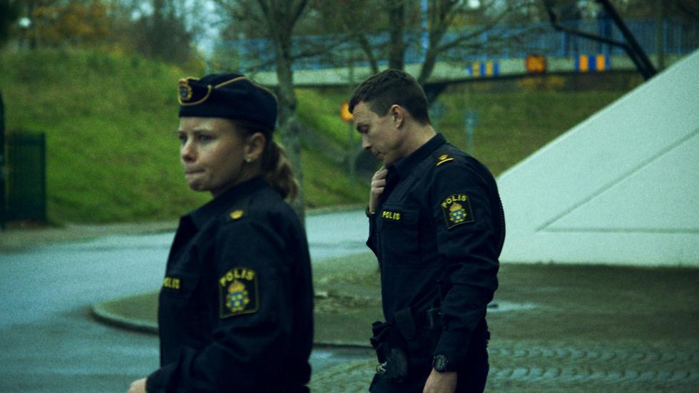 Det har tagit slut mellan Sara (Amanda Jansson) och Magnus (Oscar Töringe) i "Tunna blå linjen".