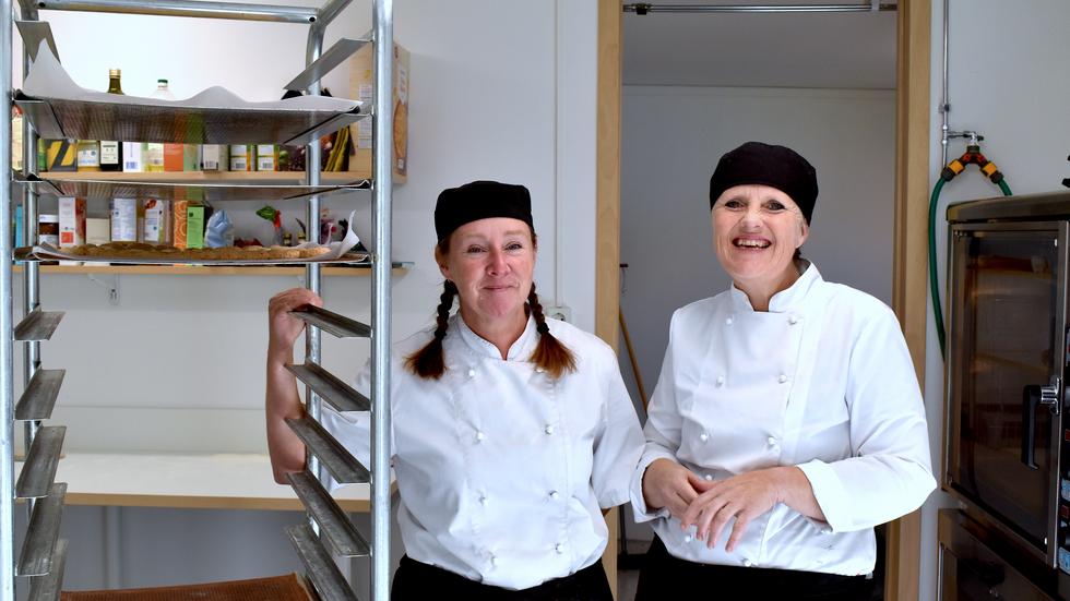 Fia Grund och Lotta Jerneståhl har öppnat ett bageri i Hundshult utanför Tenhult. 