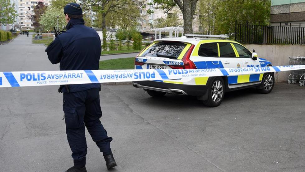 Avspärrningar efter dödsskjutningen på Havsörnsgatan på Råslätt den 14 maj 2020.