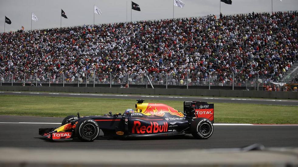Red Bull-föraren Daniel Ricciardo under Mexikos GP i fjol. Anläggningen är oskadd efter jordbävningen och årets lopp ska gå som planerat.