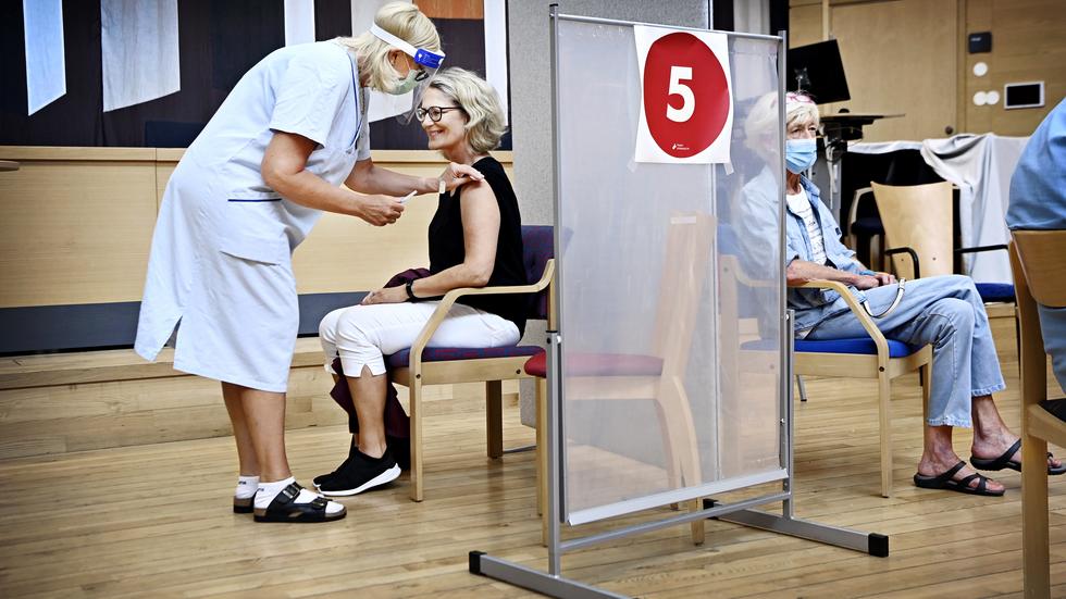 Jönköpings län ligger bäst till i landet när det gäller att vaccinera åldersgruppen 65-79 år med tredje dosen mot covid-19. OBS! Bilden är en genrebild och är tagen tidigare under pandemin. 