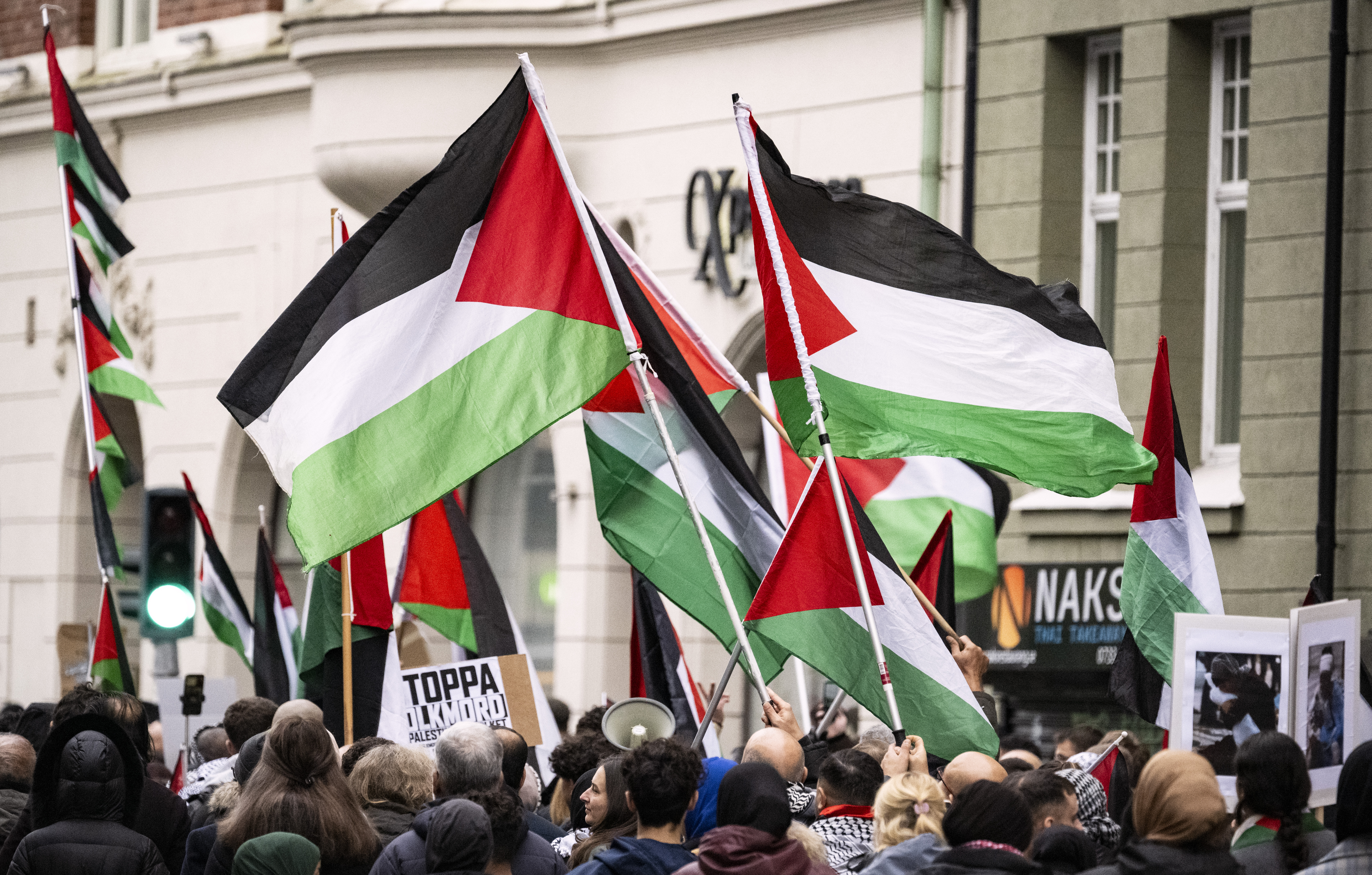 Palestinska flaggor vid en demonstration i Malmö. Arkivbild.