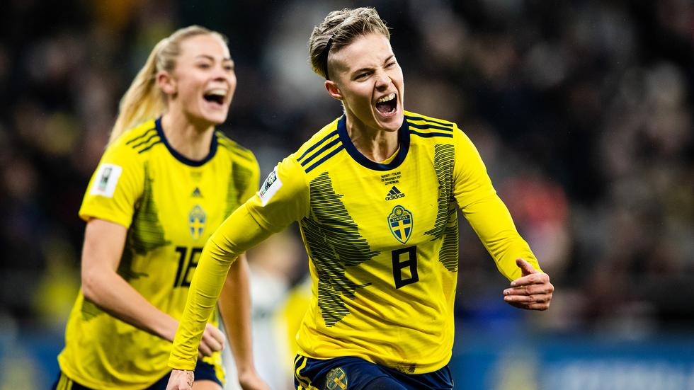 Lina Hurtig firar efter avgörandet mot Finland.