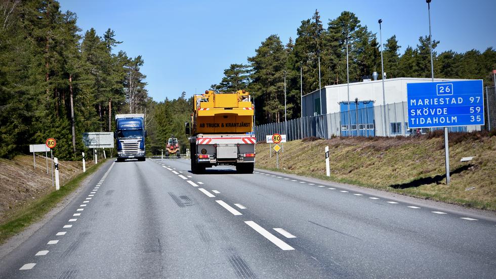 Tungt trafikerade vägsträckan Mullsjö-Slättäng ska byggas om till 2+1 väg.