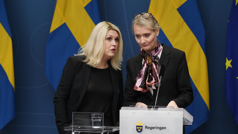 Socialminister Lena Hallengren (S) och Folkhälsomyndighetens generaldirektör Karin Tegmark Wisell.