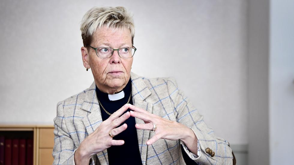 Svenska kyrkan präglas av en gubbkultur. Den har kyrkoherde Ann Aldén (bilden) vågat ta tag i. Allt enligt lekmannarevisor Sven Ebbesson.