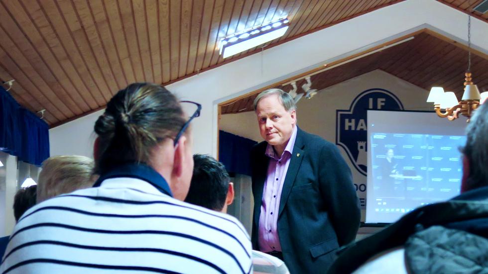 Anders Samuelsson (C) höll i mötet tillsammans med tjänstemän från kommunen.