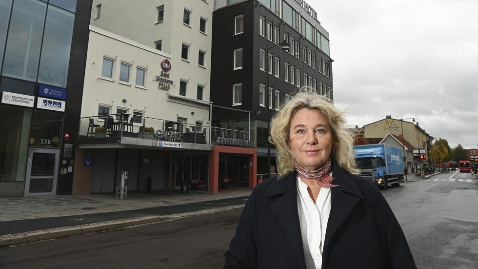 ”Även när bron öppnas är det kaos på Södra Strandgatan”, säger Katarina Fingal, vd John Bauer Hotel, som bland annat efterfrågar fler parkeringsplatser och en bättre skyltning.