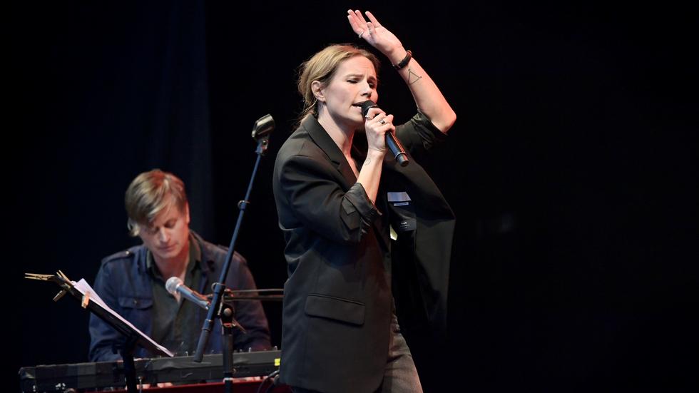 ”Imponerande känslosamt” skrev tidningen om Nina Perssons och Martin Hederos konsert i Huskvarna Folkets Park augusti 2021.