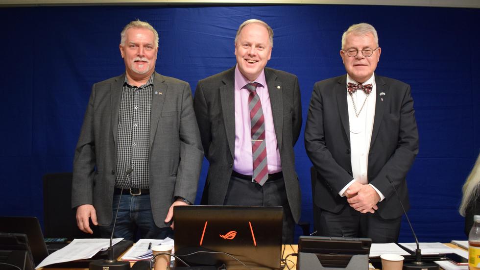 Jan Ove Lipponen (SD), Anders Samuelsson (C) och Tord Sundqvist (S) ska representera kommunen och leda politikernas möten i fullmäktige. 