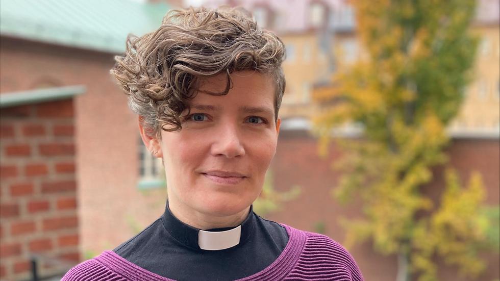 Ida Wreland, uppväxt i Jönköping, arbetar som präst i Malmö. Hon vittnar om en sorgens dag efter beskedet om att två lärare mördades på Malmö Latinskola på måndagskvällen.  