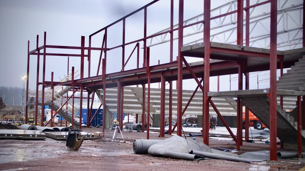 Byggnationen av sporthallen i Habo är försenad.