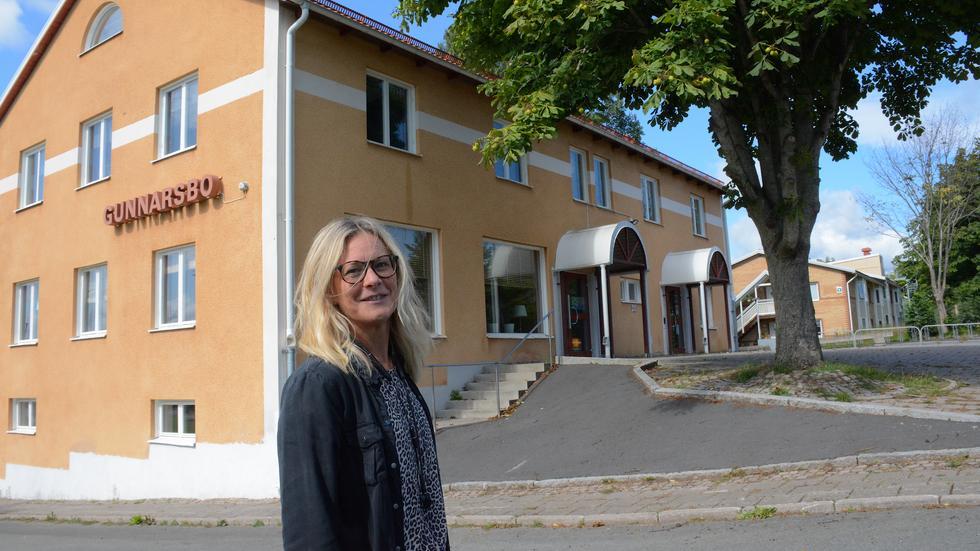Annika Freding, fritids-och kulturchef i Habo kommun, står utanför fritidsgården där hälsocentret är tänkt att inrymmas. 