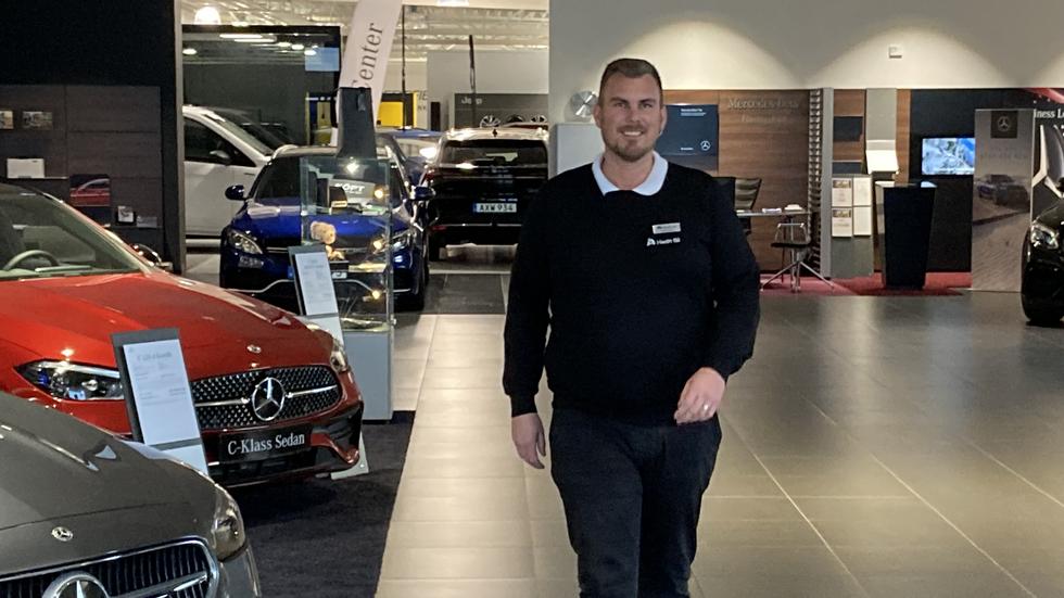 Jonathan Bratt trivs i dag med livet som bilförsäljare i Värnamo.