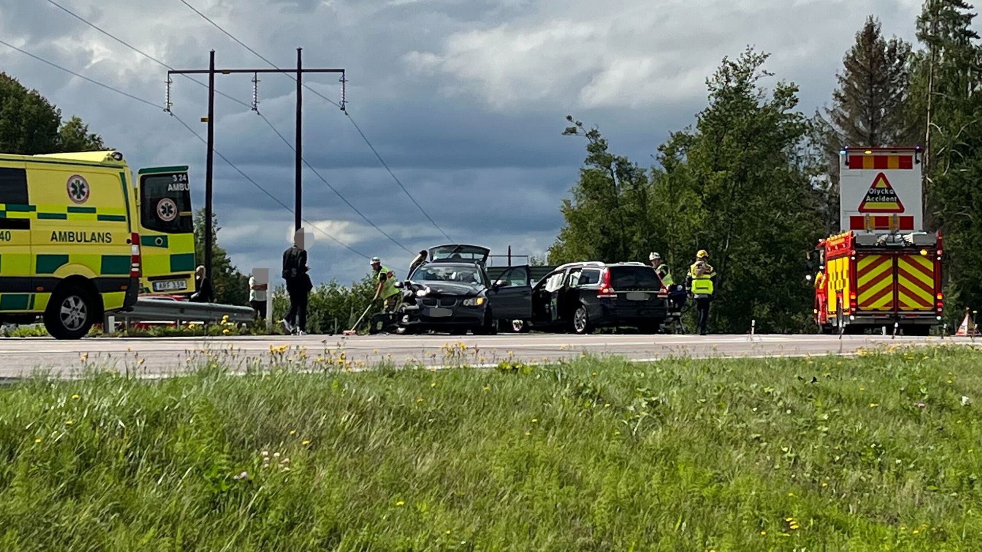 Tv Två Bilister I Krock Personer Förda Till Sjukhus Vlt 