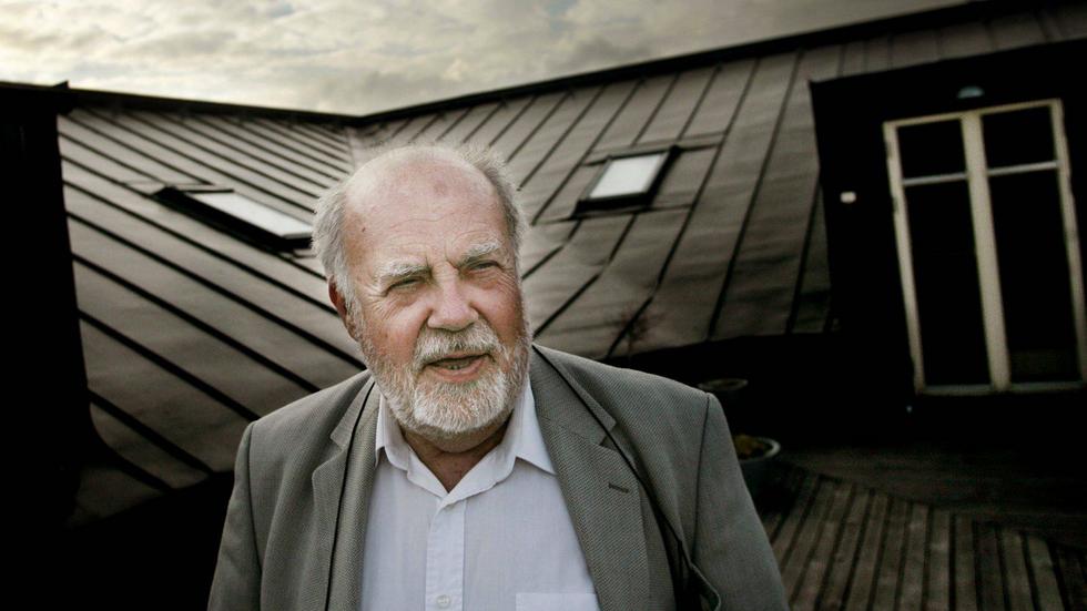 Thord Bylund har arbetat inom arkivverket i närmare 40 år, de sista åren som arkivlektor i Härnösand. Han har under hela livet varit intresserad av historia och släktforskning. Han är en av de stora experterna och har också gett ut en bok.