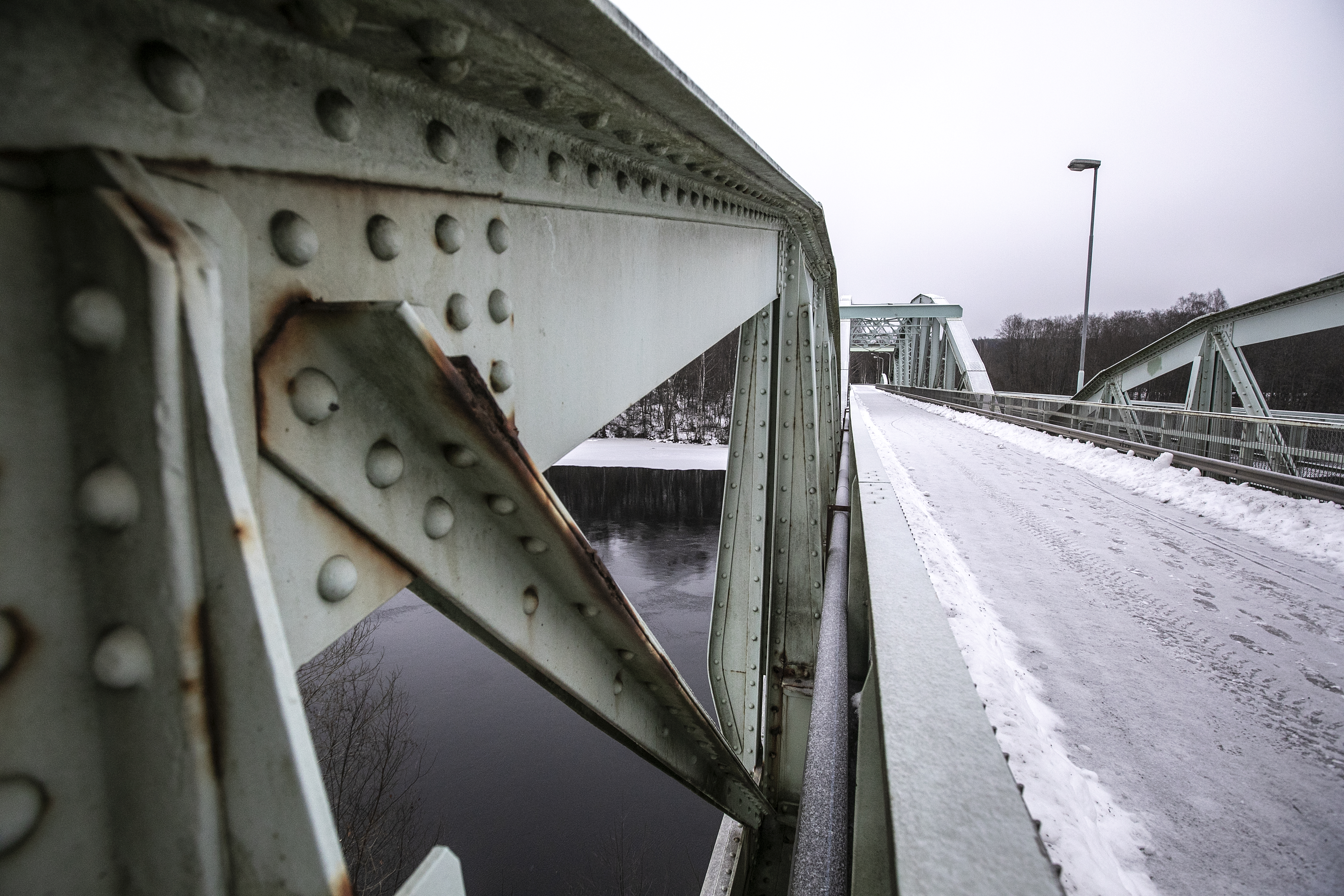 Bron stängd i sex veckor väcker irritation Högsta prioritet  