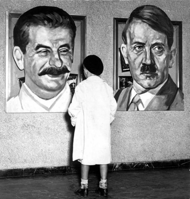 Stalin (till vänster) och Hitler (till höger). Två av historiens stora massmördare