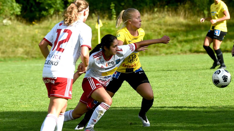 Emma Bergman slutade egentligen med fotbollen efter förra säsongen. Men nu är hon tillbaka i sin moderklubb igen. 
