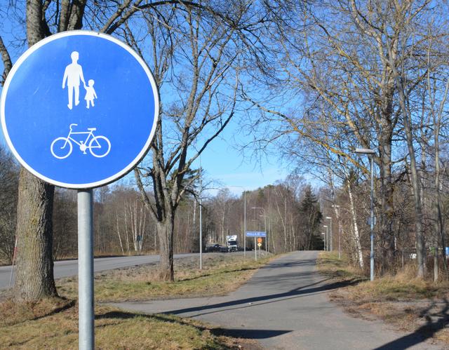 Kommunstyrelsen i Habo har beslutat att medfinansiera en gång- och cykelväg till Furusjö. Där kommer sedan gång- och cykelvägen att sluta, då Mullsjö kommun i nuläget inte vill medfinansiera sträckan Furusjö-Mullsjö. 