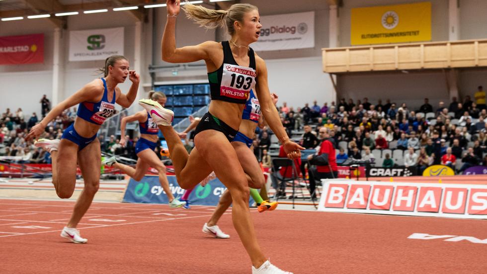 Julia Henriksson var först över mållinjen på SM. 7,22 innebär nytt personligt rekord.