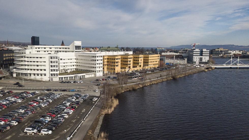 Enligt revisionsbyrån Ernst & Youngs finns det inget som hindrar den planerade omorganisationen på Jönköping University. 