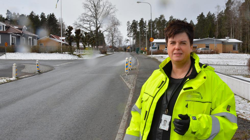 Fia Wadman, gatu- och parkingenjör på Habo kommun, föreslår att hastighetsgränsen på Hjovägens vid in-och utfarten till Kråkerydsskolan sänks från 60 km/tim till 30 km/tim.