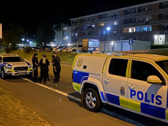 Polisen är på plats på Öxnehaga på onsdagskvällen.