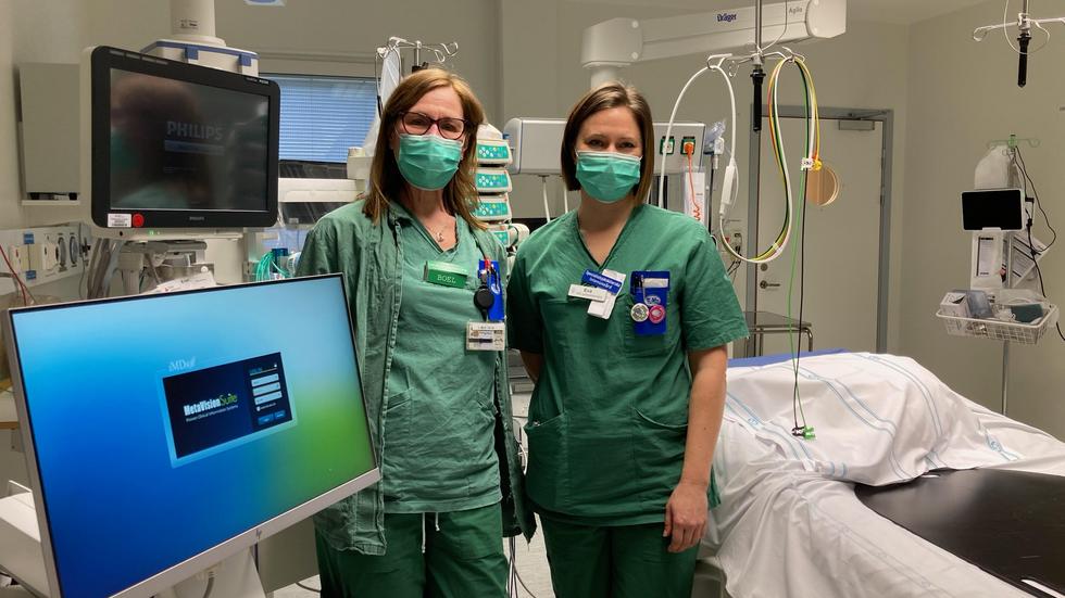 Eva Berglund, till höger, är specialistsjuksköterska inom intensivvården på Ryhov och förtroendevald för Vårdförbundet. Hon är inte förvånad över forskningsresultatet om sambandet mellan dödlighet och bemanningsläget.
