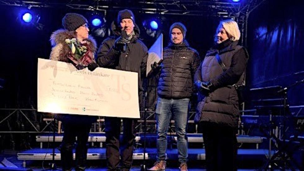 Jessica och Håkan Hagård tilldelades priset ”Årets nytänkare” 2021 under julmarknaden i Habo. Priset delades ut av Kristian Hyttinen från Science Park och Monika Raske, 
näringslivsansvarig i Habo kommun. 
