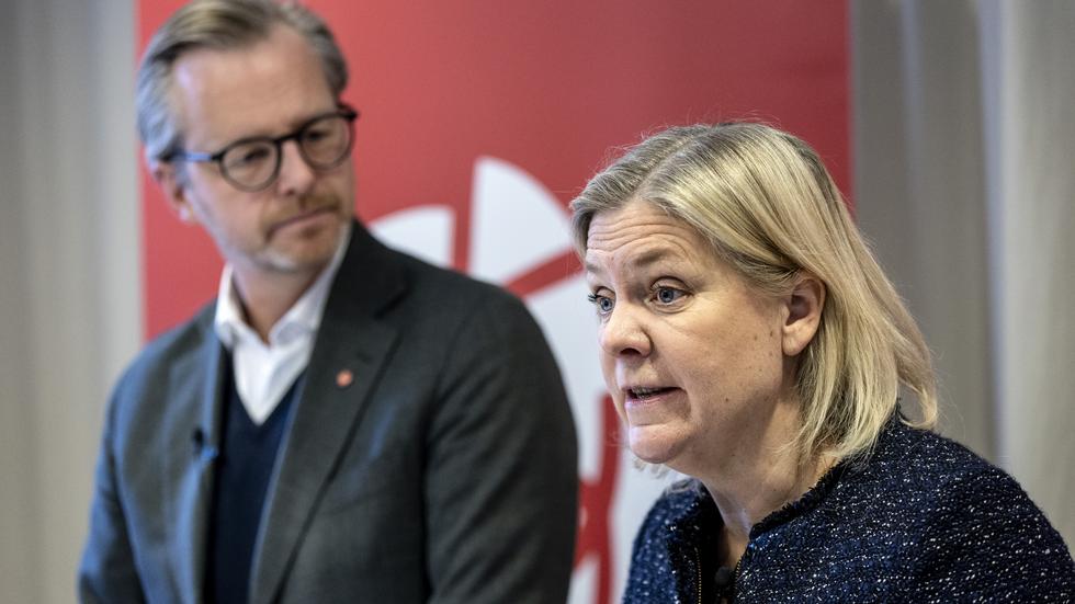 Socialdemokraternas ekonomisk-politiske talesperson Mikael Damberg och partiledaren Magdalena Andersson. Arkivbild.