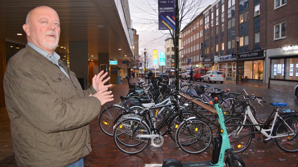 Trafikingenjör Carlos Trischler säger att han varit i kontakt med många personer som uttryckt förvåning över den senaste utvecklingen kring elsparkcyklarna i Jönköping. 